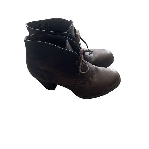 Clarks Indigo Women's Size 8.5 M Brown Leather 3 Inch Heel Tie Ankle Booties - Picture 1 of 10
